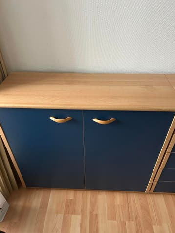 4-deurs linnenkast met 2 spiegels