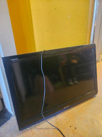 Gratis TV met ophangsysteem (zonder afstandsbediening)