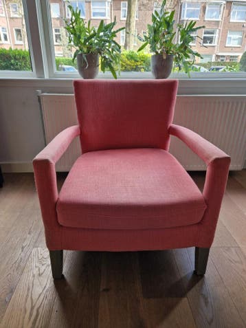 Gratis roze stoel, leuk model, opknapper (kat)