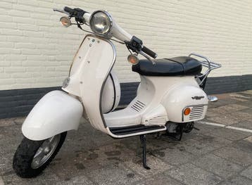 GRATIS witte retro snorscooter Jialing Veneri LEES TEKST