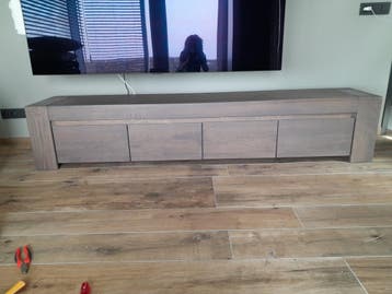Houten TV meubel (234x45x45 cm) gratis af te halen