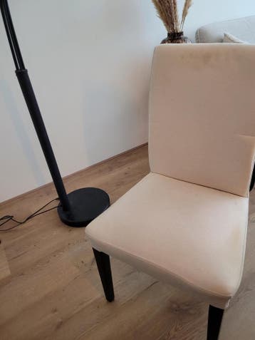 Eetkamerstoelen met lichte bekleding