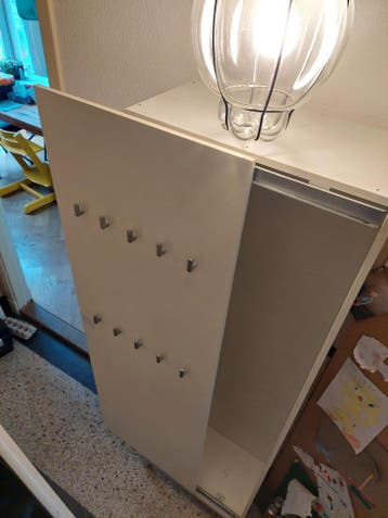 Schuifdeurkast met haakjes