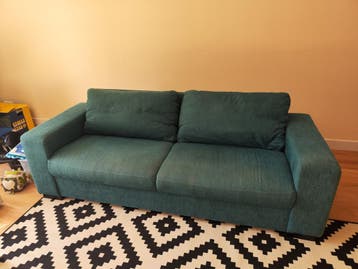 Comfortabele blauwe bank. 3 zits