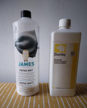 Dumby onderhoud voor gelakte kurk-vloeren, samen volle fles.