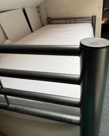 Eenpersoonsbed 90x200 met matras en vering - Gratis