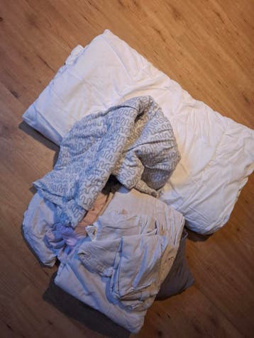 Oude deken en beddengoed