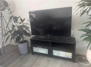 Zwart tv-meubel met twee lades Brimnes