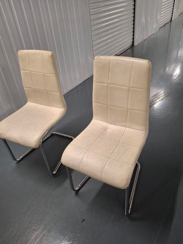 Eetkamerstoelen wit kunstleer, 2 stuks. GRATIS