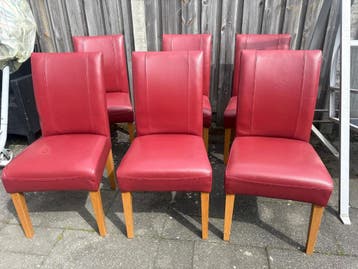 Zes leren eettafelstoelen