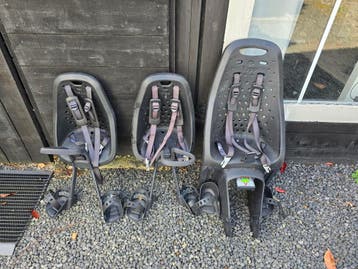 Drie Thule Yepp kinderzitjes