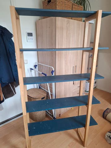 Boekenkast met potentie - opknapper of voor opslag