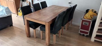 Teakhouten tafel met 6 stoelen