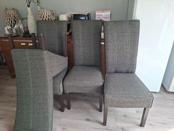 Kast en stoelen