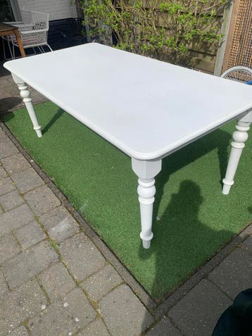 Witte eettafel met gedraaide poten gratis