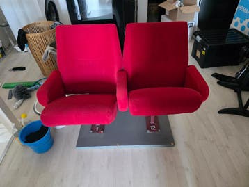 Gratis af te halen bioscoopstoelen rood