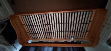 Gratis houten bedombouw met lattenbodem