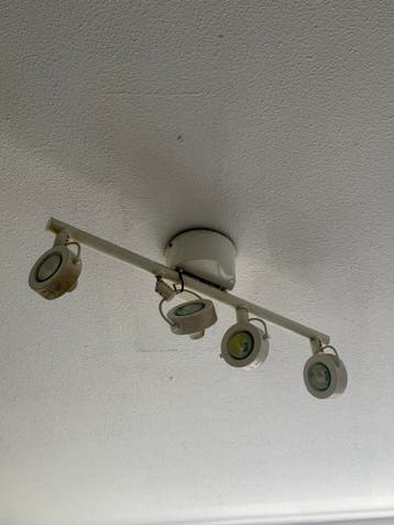 GRATIS Spots (4 lampjes in 1 spotlamp) 2x