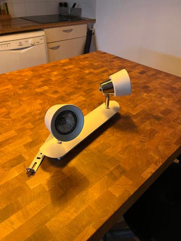 Witte plafondspot met twee verstelbare lampen