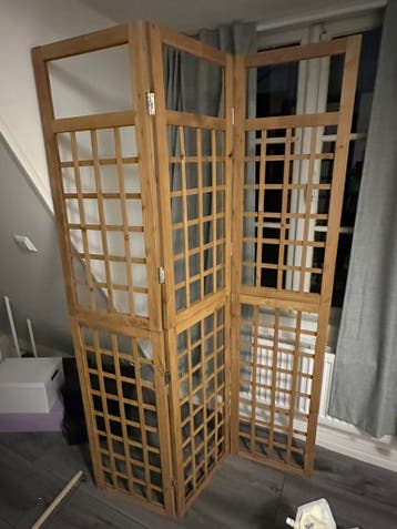 Two room dividers