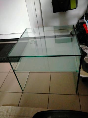 Bijzettafel van glas