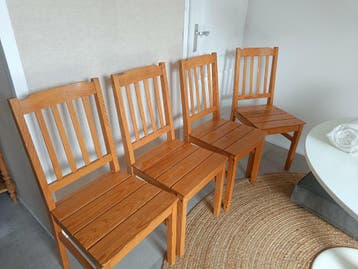 4 houten eetkamerstoelen
