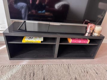 Zwart tv meubel met glas plaat