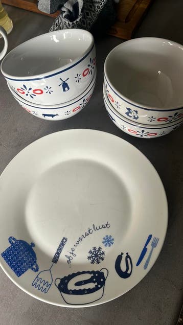 4 schaaltjes en 1 bord