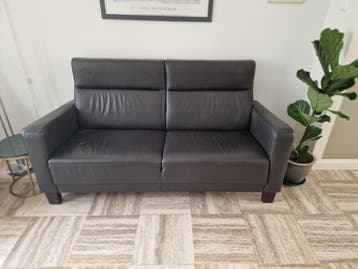 Donkerbruine tweepersoonsbank