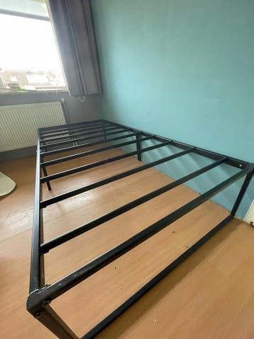Stevig zwart eenpersoonsbed frame - Metaal met matras+topper