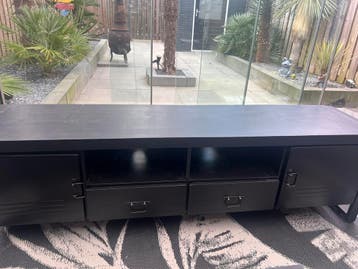 Zwart TV meubel - Ophalen voor een Krat Hertog Jan Bier