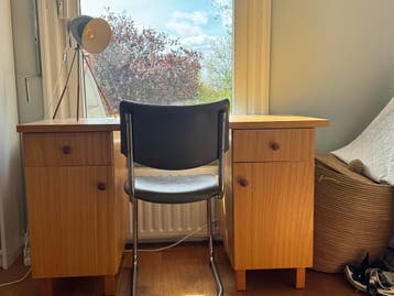 Bureautje, fineer, 35 jaar oud