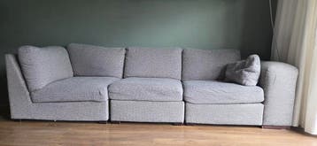 Grijze stoffen bank van Montel met gebruikssporen