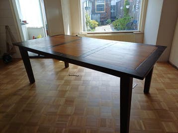 Gratis af te halen,  Grote eettafel, massief hout.