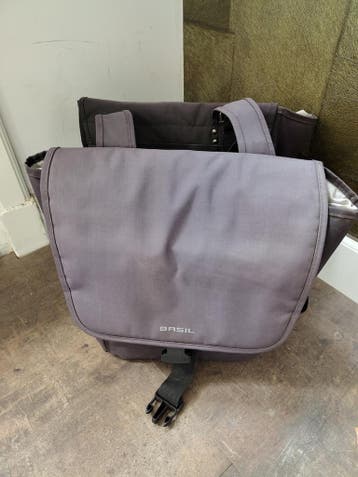 Basil fietstas - Heel, maar moet schoongemaakt worden