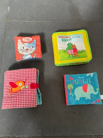 Leuke stoffen knisperboekjes voor baby's en dreumessen