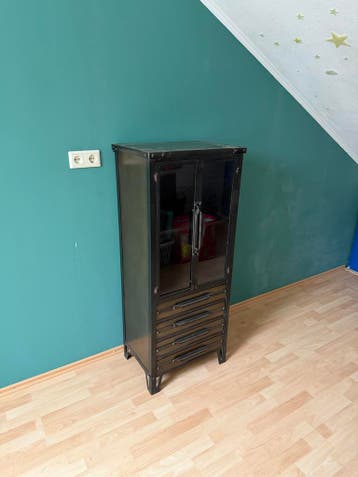 Industrieel kastje - Gratis