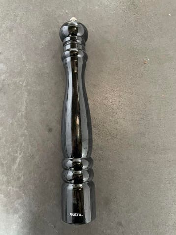 Grote zwarte pepermolen