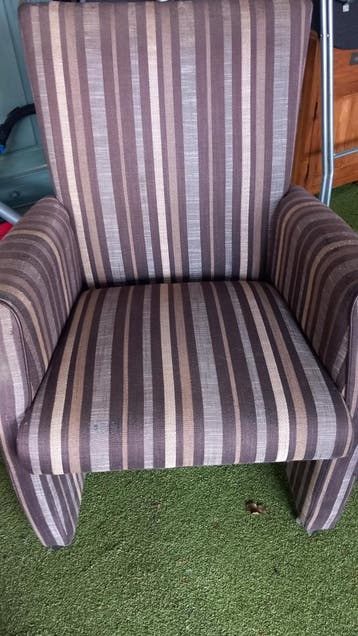 5 comfortabele stoelen op wieltjes, gratis af te halen