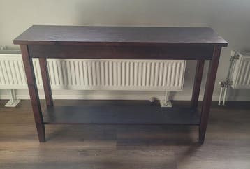 Donkerbruine sidetable met onderblad