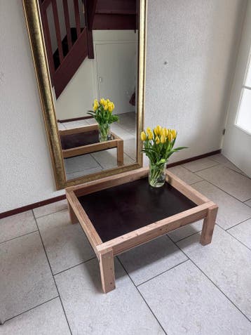 Gratis: Zelfgemaakt houten speeltafeltje (laag) 31x69x80