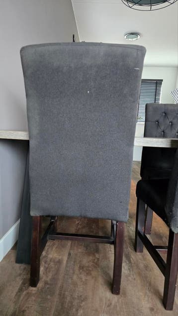 4 grijze eetkamerstoelen