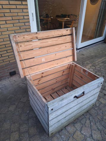 Houten bak met deksel