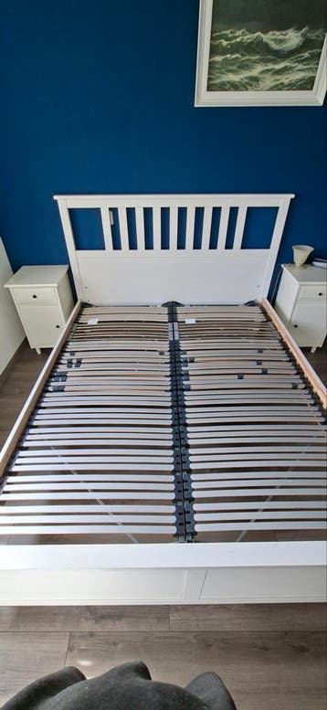 Ikea Hemnes bed, 2 nachtkastjes en linnenkast