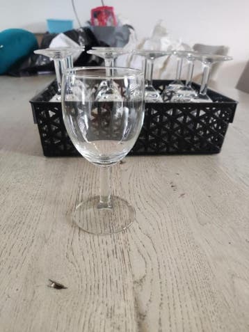 gratis set van twaalf kleine wijnglazen