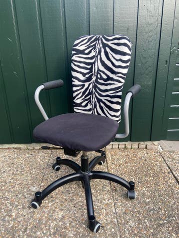 Gratis af te halen: Bureaustoel zwart met zebraprint