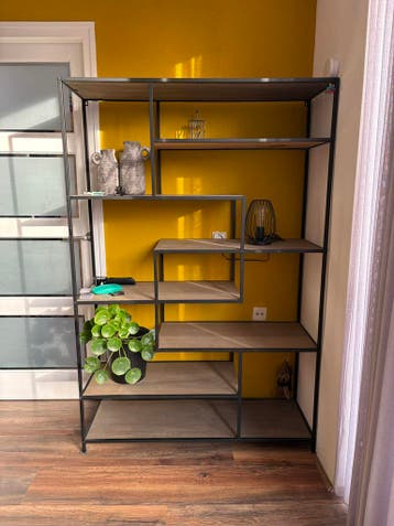 Vakkenkast in ruil voor een bos bloemen