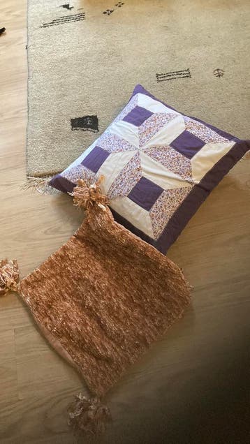 Gratis Kussen en hoes - 48cm x 48 cm