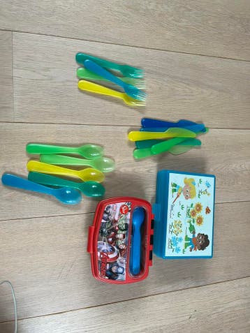 Gratis afhalen, bestek nieuw bakjes wel gebruikt