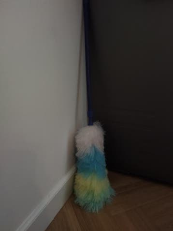 Kleurrijke stofdoek met lange steel